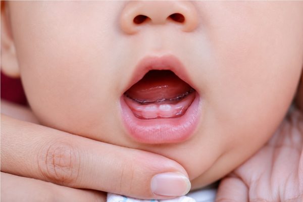 Bé mọc răng có bị ho không? Bé mọc răng có bị ho không?