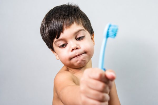 Bé không chịu đánh răng – bí kíp giúp trẻ không cần ép buộc Bé không chịu đánh răng – bí kíp giúp trẻ không cần ép buộc